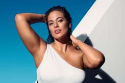 Model plus size – poze neretușate în ultimul trimestru de sarcină