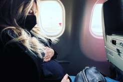 Laura Cosoi, fotografie nud într-o cabină de duș, cu burtica la vedere