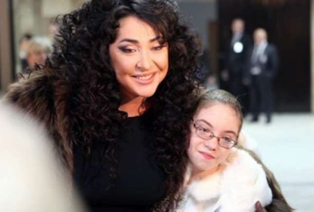 Povestea Lolitei şi a fiicei sale care suferă de autism