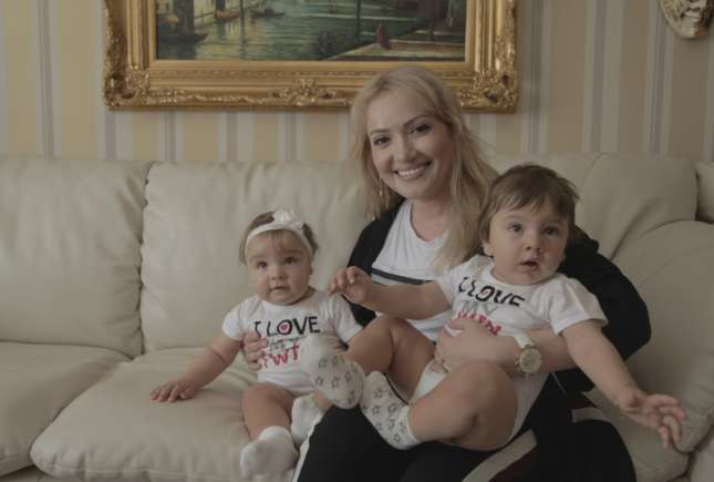 Adriana Ochișanu, într-o colaborare frumoasă cu un artist din România. Interpreta mai pregătește surprize!