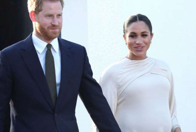 Meghan Markle vrea să nască acasă, la fel ca Regina Elisabeta