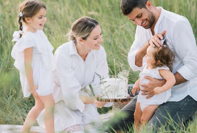Laura Cosoi despre perioada postpartum: Eram ca un animal cu puiul, geloasă pe Cosmin și dacă o lua de lângă mine și o ducea în camera de alături