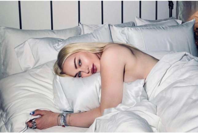 (FOTO) Madonna, topless la 63 de ani. Imaginile au strâns peste 1 milion de aprecieri într-un timp record