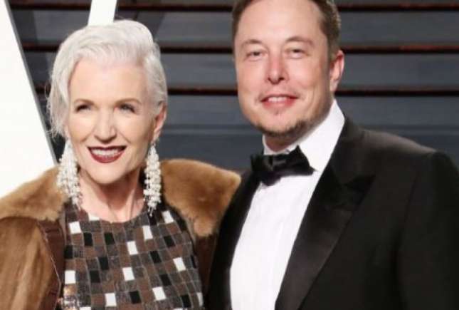 Mama lui Elon Mask se menține într-o formă fizică de invidiat (Foto)
