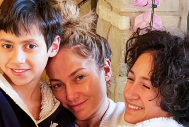 „Am suferit în tăcere” - Jennifer Lopez a declarat că s-a simțit nesigură pe corpul ei, după nașterea gemenilor
