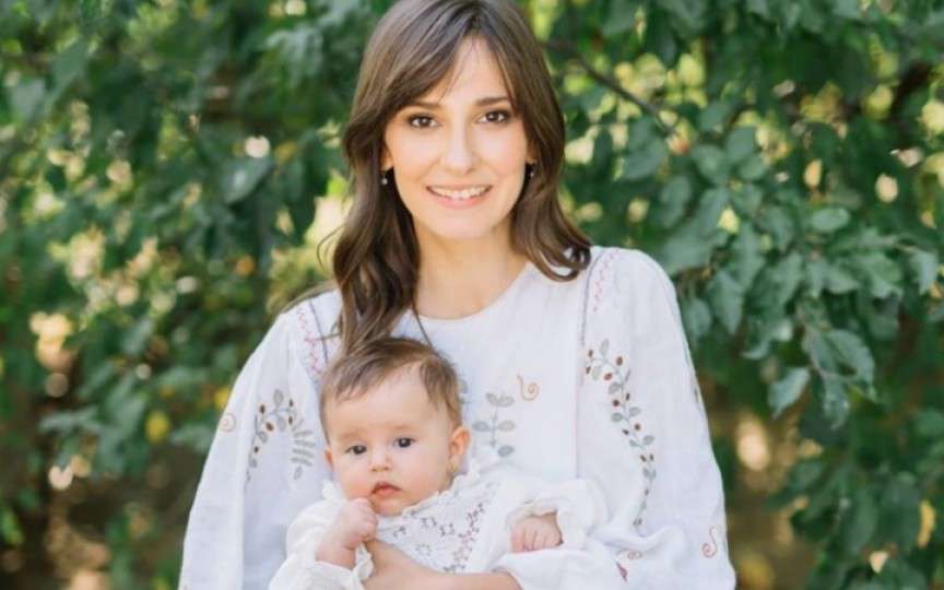 Dana Rogoz, despre experiența alăptării: Am încercat cu toată voința alăptarea și am reușit, dar nu judec mamele care renunță mai devreme