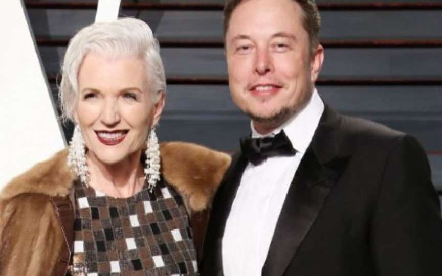 Mama lui Elon Mask se menține într-o formă fizică de invidiat (Foto)