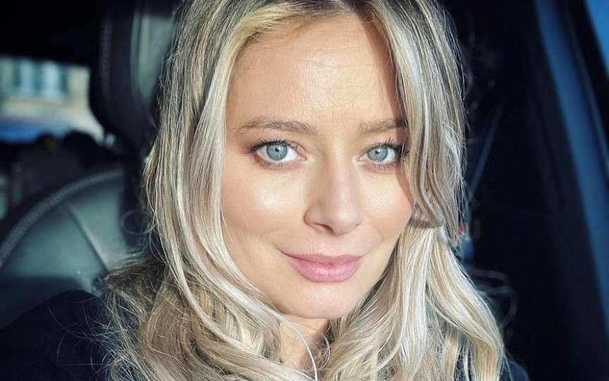 Laura Cosoi, proaspătă mămică pentru a treia oară, și-a făcut timp și a mers la coafor, lăsând bebelușul acasă