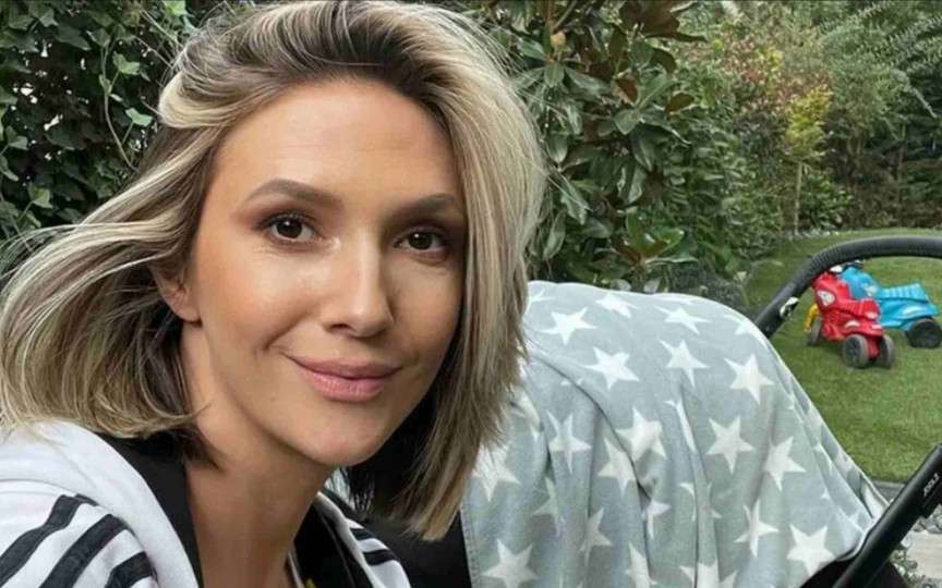 Cum arată Adela Popescu în costum de baie după trei sarcini. Fanii au rămas impresionați