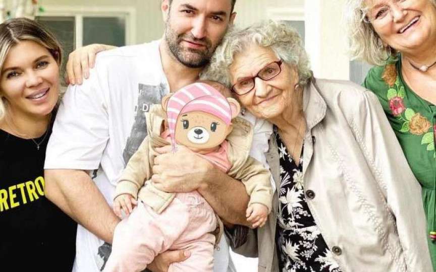 Smiley, imagine emoționantă alături de cele mai importante femei din viața lui. Ce mesaj a postat cântărețul de 8 martie: „Voi sunteți…”
