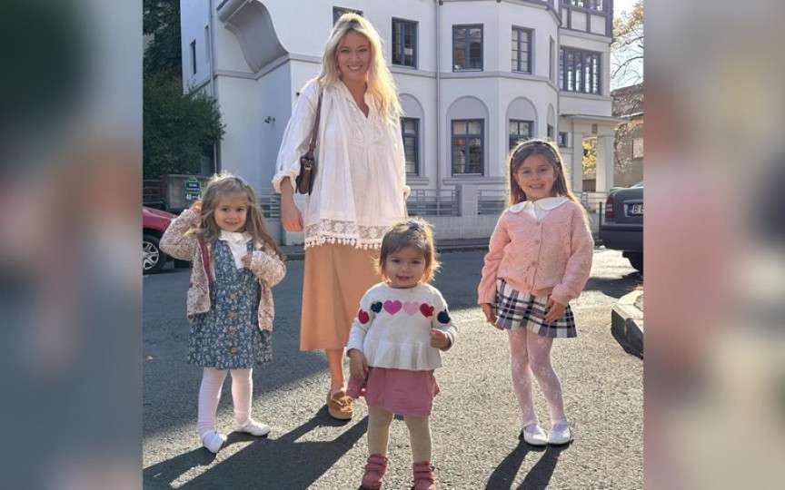 Laura Cosoi, mamă a trei fetițe, a aflat sexul celui de-al patrulea copil