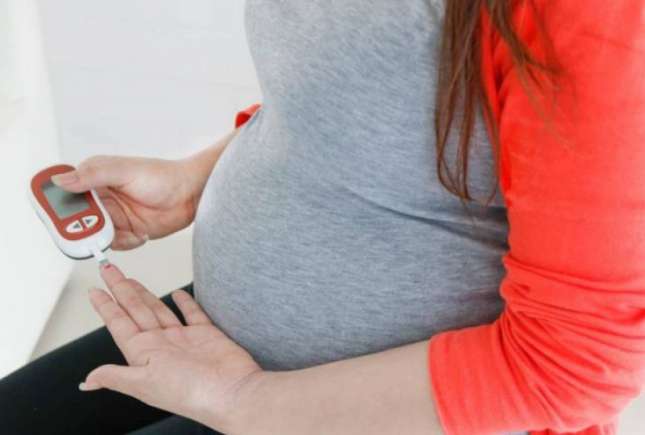 Studiu: Cei născuţi de femei cu diabet au un risc mai mare de a suferi de afecţiuni cardiovasculare înainte de 40 de ani