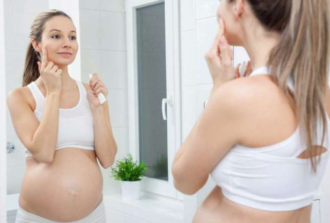 7 ingrediente cosmetice pe care să le eviți în timpul sarcinii