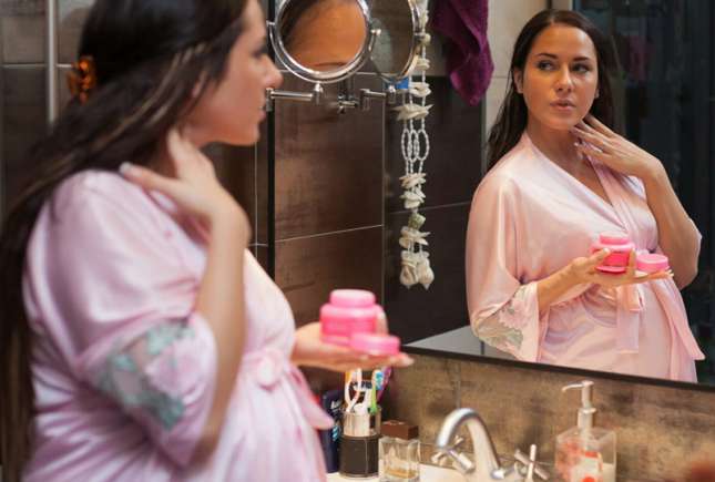 Produse cosmetice periculoase în sarcină: ce să eviți pentru sănătatea fătului