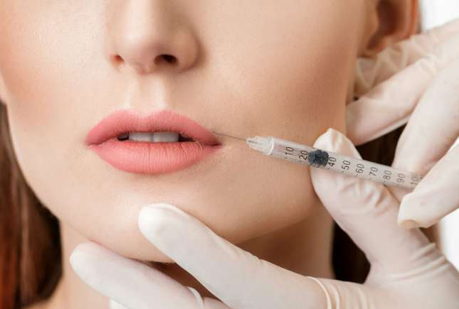 Este sigur să faci injecții pentru mărirea buzelor în timpul sarcinii? Avertismentul medicilor