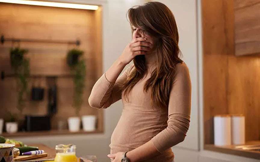 Respirația urât mirositoare în sarcină – cauze, soluții și sfaturi esențiale
