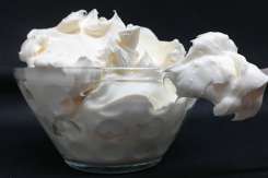 Mascarpone de casă, din două ingrediente ieftine
