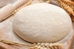 Cea mai tare rețetă de aluat fără ouă. E pe bază de iaurt și numai bun pentru plăcinte, pizza și brioșe