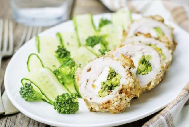 Rețetă de cină sănătoasă și gustoasă – piept de pui umplut cu broccoli