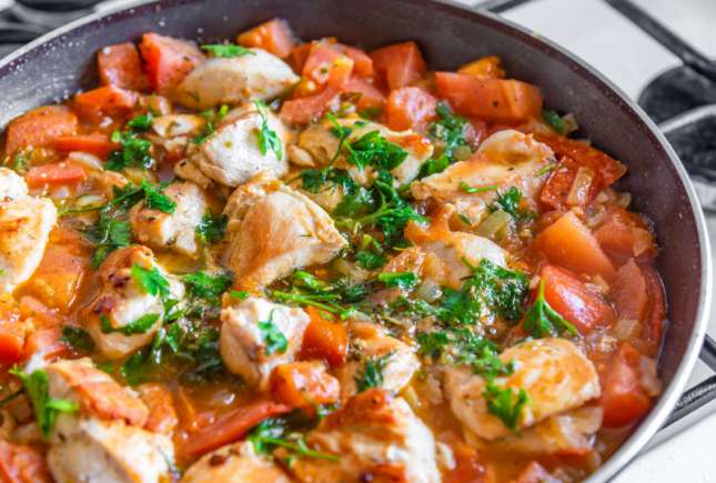 Ingredientul secret pentru o tocăniță de pui super gustoasă! Toate gospodinele trebuie să îl cunoască