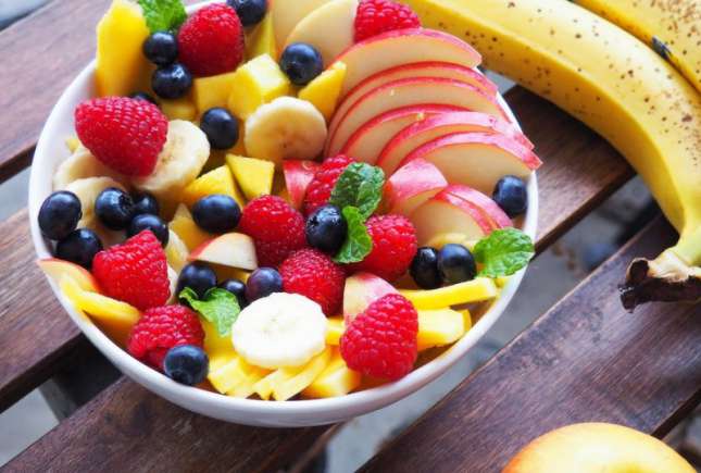 Cum să combini corect fructele în salată