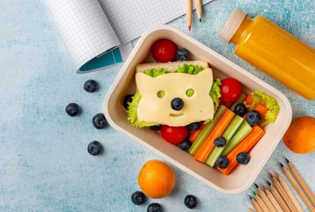 Idei de gustări simplu de preparat și sănătoase, pentru școală
