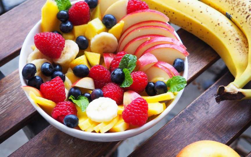 Cum să combini corect fructele în salată