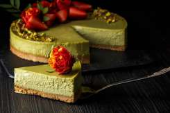 Cheesecake cu fistic, cea mai virală și delicioasă rețetă. Se prepară în câteva minute și ai nevoie doar de câteva ingrediente