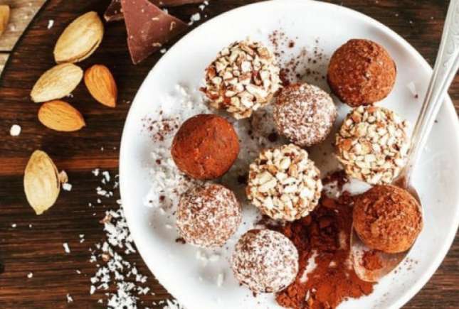 3 rețete super delicioase de bomboane sănătoase pentru copii