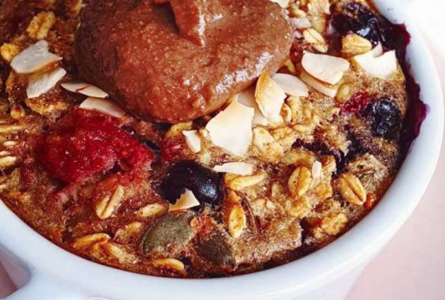 Mic dejun rapid și delicios: Budinca de ovăz la cuptor, cu banane și scorțișoară
