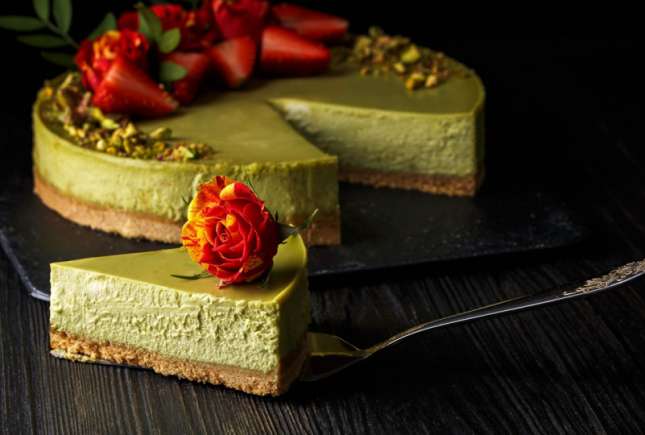 Cheesecake cu fistic, cea mai virală și delicioasă rețetă. Se prepară în câteva minute și ai nevoie doar de câteva ingrediente