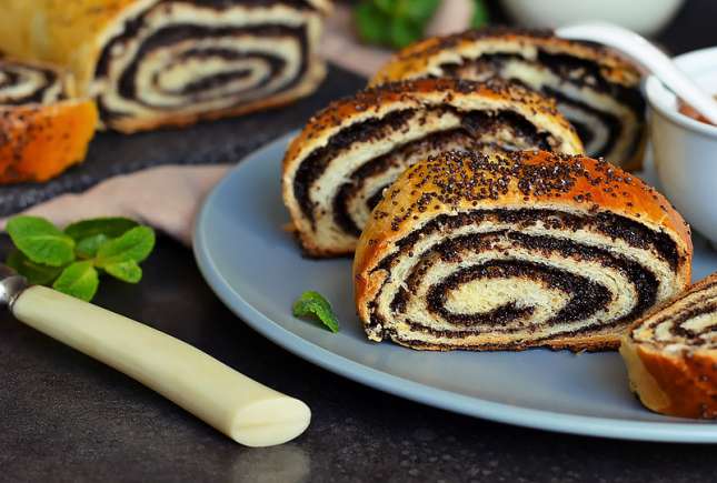 Cozonac Babka cu mac și nuci – Rețetă tradițională reinterpretată cu rafinament