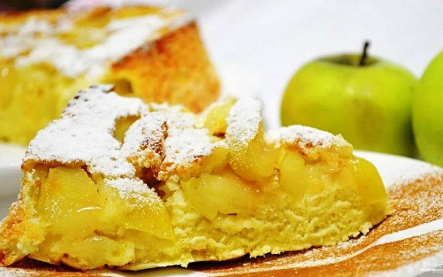 Rețeta unei şarlote de mere sănătoasă și gustoasă
