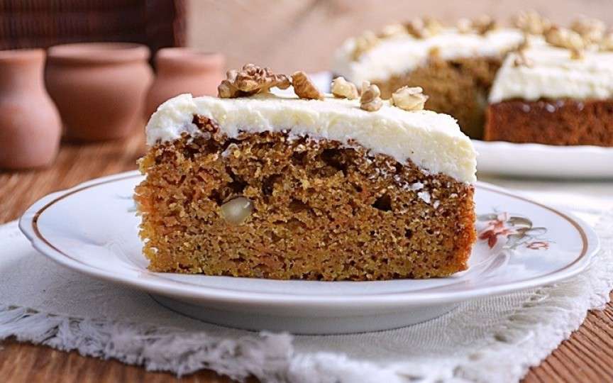 Tort de morcovi cu nuci