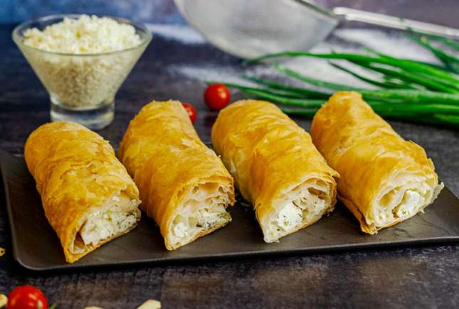 Învârtită cu brânză și ceapă verde! Cea mai delicioasă rețetă din Republica Moldova