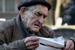 În ajun de sărbători, donează alimente pentru a aduce bucurie pe masa persoanelor nevoiașe