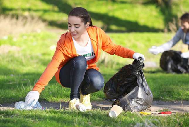 Acțiune la Chișinău prin care se îndeamnă oamenii să iasă la făcut mișcare și la strâns gunoiul din parc