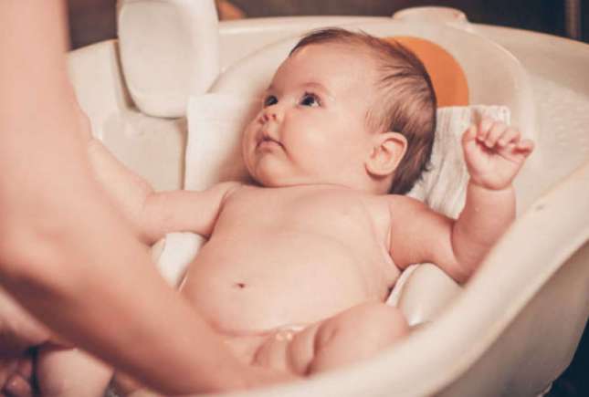 Medic pediatru: Cum îngrijim corect pielea bebelușului