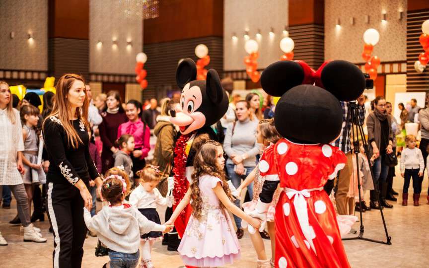 Cele mai bune centre de activități au fost prezente un MEGA CARNAVAL pentru copii