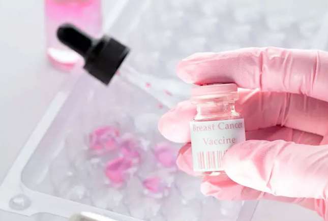 Vaccinul împotriva cancerului la sân: când ar putea fi gata și cum funcționează
