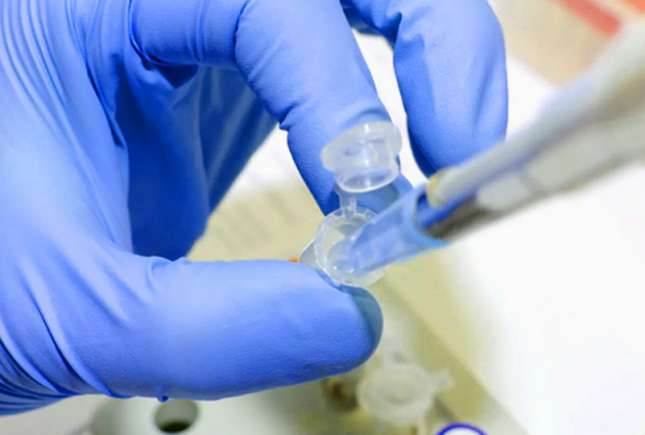 FDA aprobă primul tratament eficient pentru un tip rar de cancer ovarian rezistent la chimioterapie