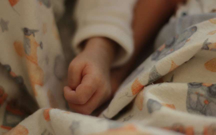 O mamă a născut 4 copii în aceeași zi, dar în ani diferiți – o coincidență incredibilă