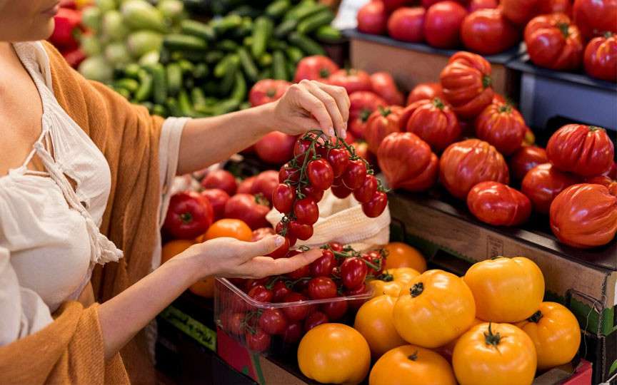 Trucul supermarketurilor pentru a păstra produsele proaspete mai mult timp