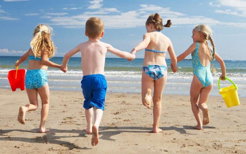 Jocuri pentru copii la plajă