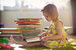 Cum să-ți faci copilul să citească. 5 soluții de la Alfie Kohn