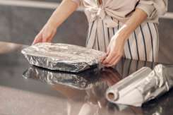 7 alimente pe care NU trebuie să le gătești în folie de aluminiu. Avertisment pentru sănătate!