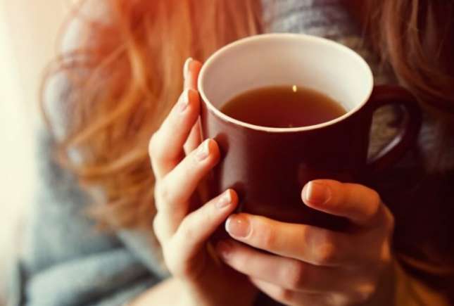 Ceaiul care reduce tusea, răceala și febra