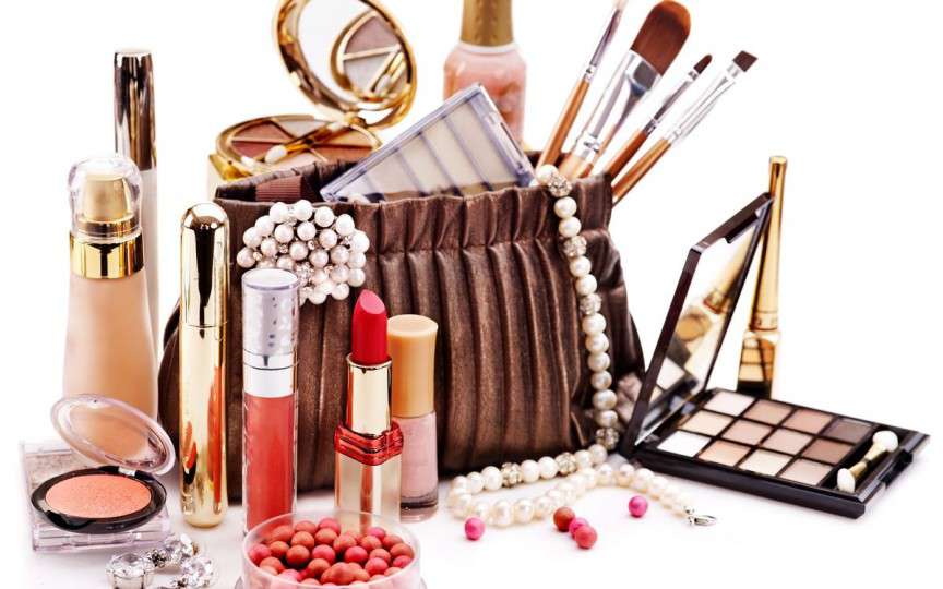 Care este adevăratul termen de valabilitate al produselor cosmetice din geanta ta