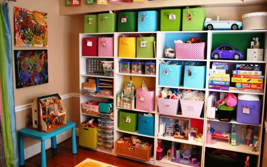 6 sfaturi practice cum vă puteți învăța copilul să-și facă ordine în jucării