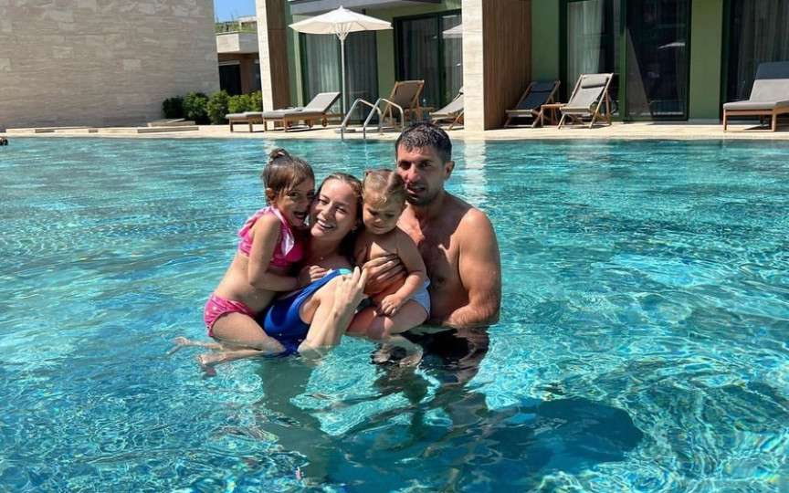 Laura Cosoi: „Copiii trebuie doar să aibă încredere în ei, dar și în noi, că îi iubim